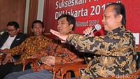 Soermarno menyebutkan bahwa media massa sebagai pilar keempat kekuasaan (fourth state) karena memiliki peran yang sangat strategis dalam menyukseskan pesta demokrasi.