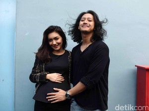Selamat! Melody Prima Lahirkan Bayi Laki-laki