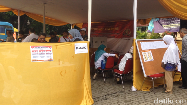 Simulasi pencoblosan di Jakarta Timur. 