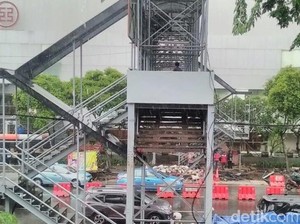 Pembangunan Lift di JPO Jalan Basra Surabaya Kembali Dilanjutkan