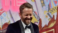 Ia memang tak pernah kehabisan ide untuk tampil berbeda.  Paul Marotta/Getty Images for for Hasty Pudding Institute of 1770