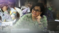 Menteri Keuangan Sri Mulyani saat hadiri rapat kerja bersama Komite IV DPD RI di Komplek Parlemen, Senayan, Jakarta, Selasa (7/2/2017).