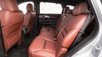 Untuk tipe lebih tinggi, yaitu Grand Touring, ada tambahan fitru yaitu lampu depan adaptif, head-up display, lane departure warning, lane keep assist, dan adaptive cruise control, yang dibandrol dengan harga US$ 41,410 atau setara Rp 552 jutaan.Foto: motortrend