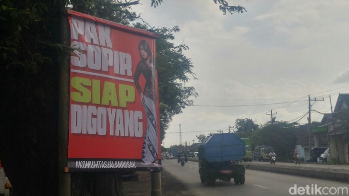 Cara Unik Warga Demak Protes Jalan Pantura yang Berlubang