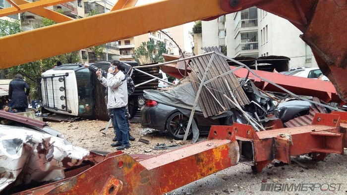 Ngeri, BMW M2 Ini Tertimpa Crane