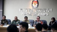 Masa tenang Pilkada serentak 2017, termasuk di DKI Jakarta, akan berlangsung pada 12-14 Februari 2017. KPU DKI mengingatkan semua pihak bahwa tidak boleh ada kegiatan kampanye di kurun waktu tersebut. KPU tidak memiliki badan pengawas untuk mengawas media sosial. Oleh karena itu dia menyebut bahwa yang akan mengawasi media sosial adalah Bawaslu serta Polda Metro Jaya.