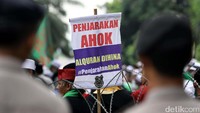 Massa kontra Ahok kembali berdemo di depan Auditorium Kementan tempat berlangsungnya sidang ke-9 Ahok.