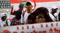Massa pro Ahok juga melakukan aksi serupa.