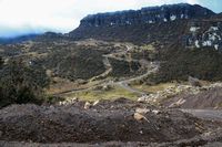 Tembus Gunung dan Sungai, Ini Penampakan Jalan Trans Papua