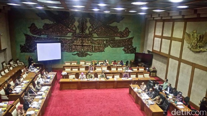 DPR Gelar Rapat dengan OJK, Bahas AJB Bumiputera