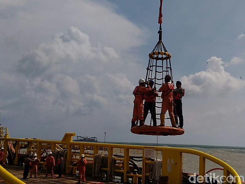 Dua Korban Kapal Nelayan Lamongan yang Hilang Belum Ditemukan Dua Korban Kapal Nelayan Lamongan yang Hilang Belum Ditemukan