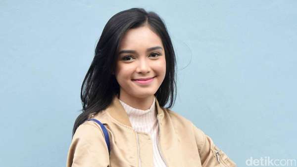 Si Manis Claudia Andhara Si Manis Claudia Andhara