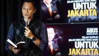 Putra sulung SBY ini juga memberi kisi-kisi soal isi buku tersebut. Dikatakan Agus, dalam buku itu tertuang hal-hal yang tak diketahui publik tentang kisah hidupnya, terutama setelah terjun ke dunia politik.