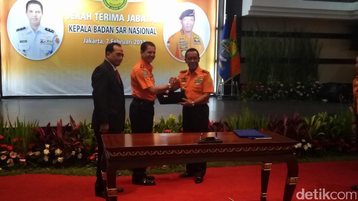 Marsekal Sulistyo Serahkan Komando Basarnas ke Marsekal Syaugi