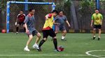 Foto: Aksi Presiden Jokowi Futsal, Memanah, hingga Tinju