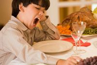 Ini Alasan Ilmiah Mengapa Mengantuk Setelah Makan dan Cara Menghindarinya