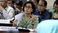 Sri Mulyani saat memapakan mengenai review UU APBN 2017, RKP Tahun 2018, dan program kerja Kemenkeu 2017.