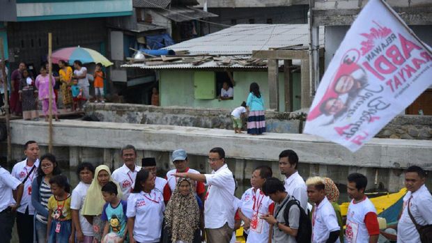 Anies-Sandi saat di Kampung Akuarium.