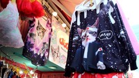 Pakaian imut dengan motif kucing lucu yang dijajakan oleh salah satu toko. Imut bukan main! (Randy/detikTravel)