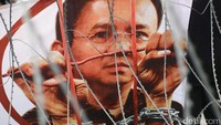 Seperti biasa, mereka menuntut Ahok dipenjara.