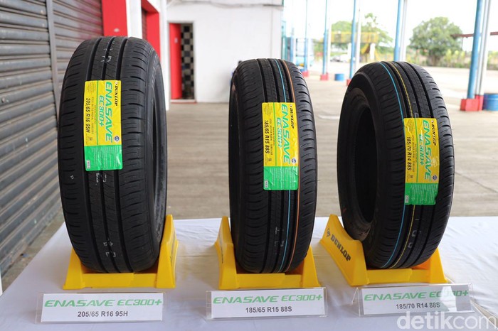 Dunlop mengenalkan produk unggulannya Enasave EC 300+. Ban ini diklaim memenuhi kebutuhan masyarakat di Indonesia yang menginginkan ban bisa hemat BBM sekaligus ramah lingkungan.
