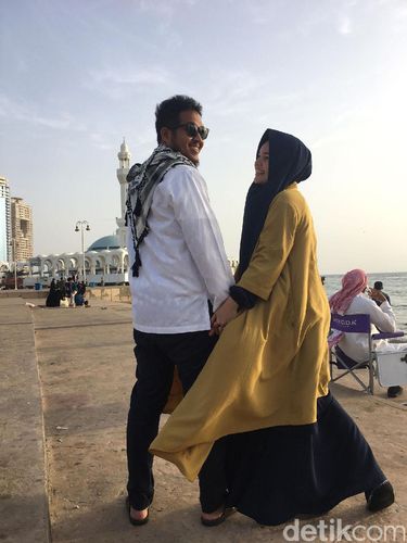 Dewi Sandra Sebut Pernikahan dengan Agus Jadi yang Paling Damai