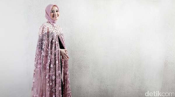 Intip Gaya Laudya Cynthia Bella saat Pemotretan Celeb of The Month Intip Gaya Laudya Cynthia Bella saat Pemotretan Celeb of The Month