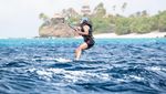 Bermain Kitesurfing di Karibia, Obama Semringah Banget