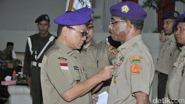 Aksi Ketua MPR di Ambon, Goyang Tobelo Hingga Nyanyi Kemesraan