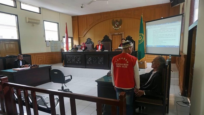 Di PN Muara Bulian, Putusan Dibaca dan Ditayangkan via Proyektor