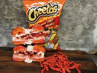 Yummy! Ada Bagel Bertabur Cheetos dengan Krim Keju Super Pedas