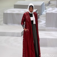 Koleksi busana Hauri by Norma Hauri mengangkat tema Integrated di Indonesia Fashion Week 2017. Jakarta Convention Center. Senayan. Jakarta. [Foto: Mohammad Abduh/Wolipop]