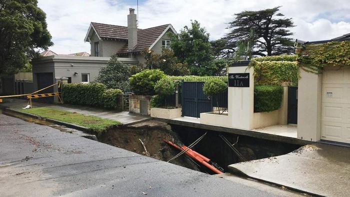 Ini Penampakan Lubang Menganga Dekat Kediaman PM Australia