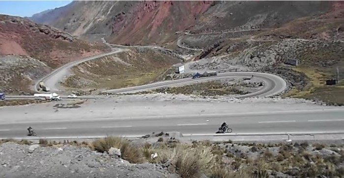 Berani Lewat Jalanan Tertinggi di Dunia?