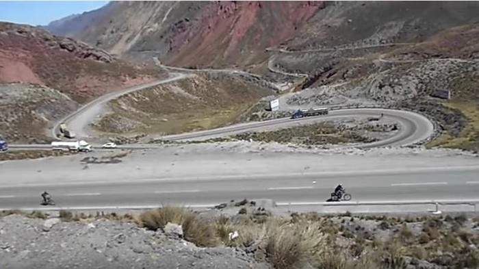 Berani Lewat Jalanan Tertinggi di Dunia?