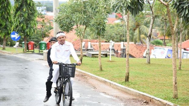 Dedi Mulyadi naik sepeda (dok.detikcom)