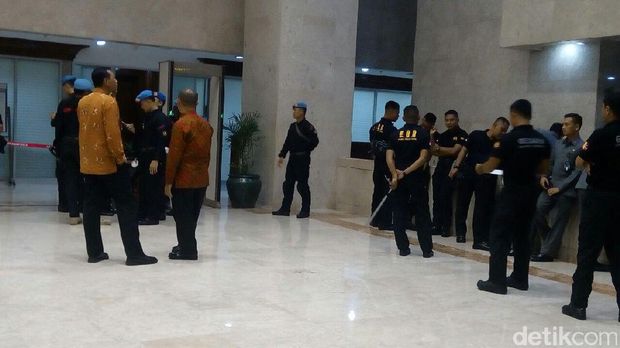 Persiapan di DPR jelang rapat Ketum PMI Jusuf Kalla / 