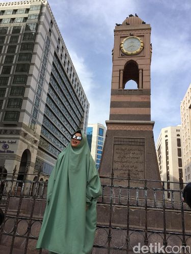 Dewi Sandra Cerita Soal Ustad yang Bikin Dia Mantab Berhijab