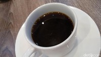 Berkolaborasi dengan Tanamera, Anda juga bisa mencicip kopi asli Indonesia yang berasal dari Solok.
