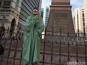 Merdunya Suara Dewi Sandra Saat Nyanyi Lagu Maher Zain di Madinah