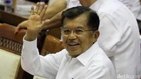 Komisi IX DPR dan Ketum Palang Merah Indonesia (PMI) Jusuf Kalla menggelar Rapat Dengar Pendapat (RDP) RUU Kepalangmerahan di Kompleks Parlemen, Senayan, Jakarta, Rabu (8/2/2017). RUU Kepalangmerahaan ini telah berada di DPR selama 10 tahun.