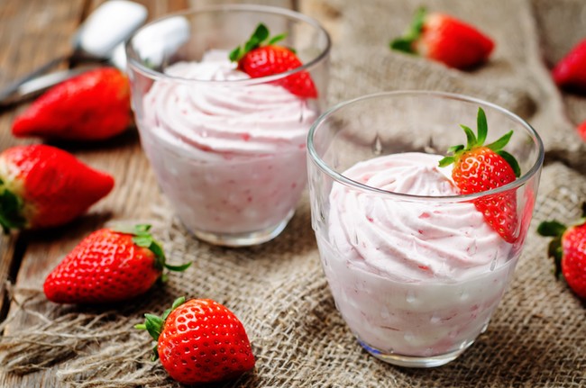 Strawberry Mousse Praktis dengan Campuran Marshmallow untuk Valentine