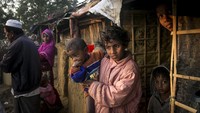 Sebanyak 69 ribu muslim Rohingya melarikan diri dari Myanmar ke Bangladesh sejak Oktober lalu pasca tentara Burma meluncurkan kampanye operasi pembersihan.