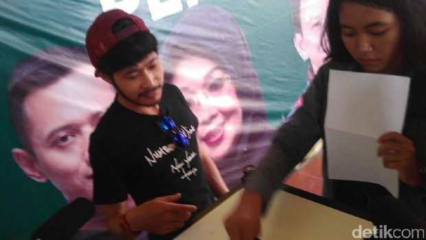 Warkop di Jember adakan pencoblosan Pilkada DKI / 