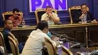 Masa cuti Gubernur DKI Jakarta nonaktif Basuki Tjahaja Purnama (Ahok) akan berakhir pada 11 Februari nanti. Yandri Susanto (kanan) meminta agar Ahok diberhentikan sementara dari jabatannya sebagai gubernur mengingat statusnya sebagai terdakwa kasus dugaan penodaan agama.
