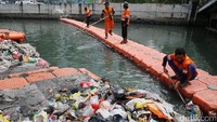 Kesadaran warga untuk tidak membuang sampah ke kali membantu Jakarta bersih dan nyaman.