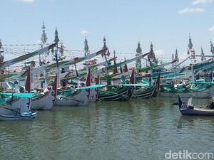 Gelombang Tinggi, Nelayan Banyuwangi Pilih Tak Melaut