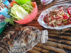 Ikan Panggang dari Udon Thani yang Menggoyang Lidah