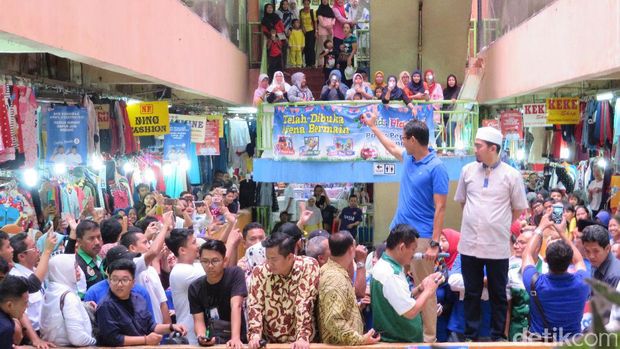 Sandiaga Uno di Pasar Klender / 