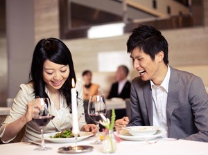 Buat yang Doyan Makan Bareng Pacar, Mesti Coba Day Trip ke Bogor